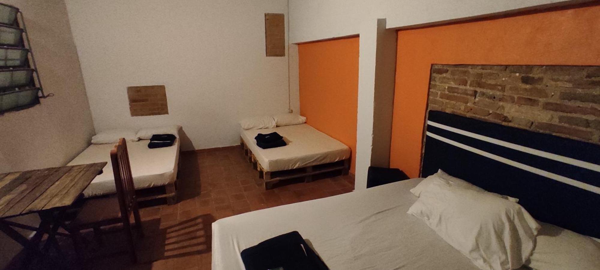 Mediterraneo Youth Hostel 亚松森 客房 照片